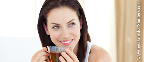  Arznei-Tee kann Menstruationsbeschwerden lindern. 